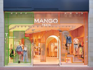 Mango Teen saugt mit seinem signifikanten Design die Passanten förmlich in den Store hinein.