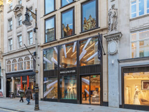 In ihrem neuen Flaggschiff in der Londoner City legt Bang & Olufsen den Fokus auf eine luxuriöse Einkaufsatmosphäre