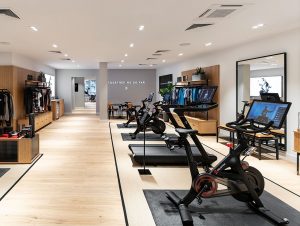 Peloton zeigt, wie man eine interaktive Fitness-Plattform in ein Store-Format übersetzt.