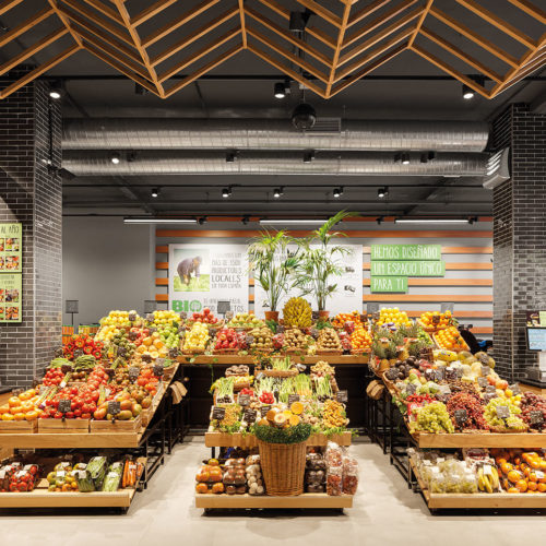 Trendthema Bio-Produkte, aufmerksamkeitsstark inszeniert bei Carrefour Madrid