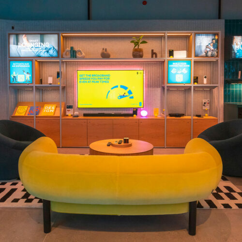 Die Sofas laden ein zum Verweilen.