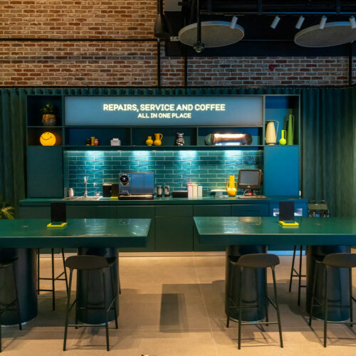 Für beschädigte Geräte kann in diesem Teil des Ladens eine Zwei-Stunden-Expressreparatur genutzt werden.