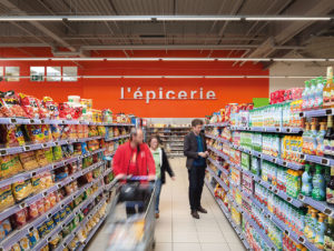 Im Hypermarkt E. Leclerc in Frankreich hat das „Internet des Lichts“ Einzug gehalten, das Unternehmen kommuniziert über das Lichtsystem mit dem Kundenhandy