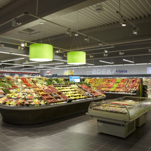 Edeka Obst- und Gemüseabteilung.