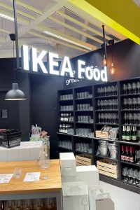 Eine Ikea-Food-Ecke ist Teil des Angebots.