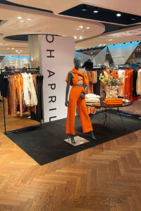 Krolls Modekollektion „Oh April“ im Pop-up-Shop bei Breuninge