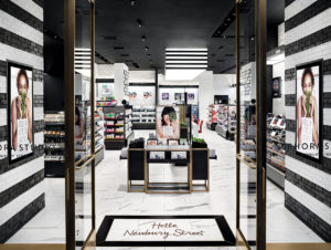 Die Parfümerie- und Kosmetikkette Sephora setzt bei ihrer internationalen Expansion auf ein erlebnisorientiertes Ladenkonzept