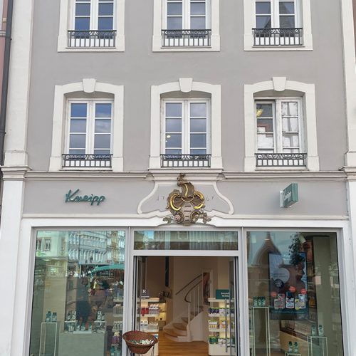 Das Ladengeschäft befindet im Erdgeschoss des denkmalgeschützten Hauses am Trierer Hauptmarkt.