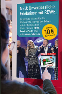 Bei Rewe gibt es am Service-Punkt im Supermarkt seit 2022 Konzerttickets zum Vorzugspreis und regionale Erlebnisgutscheine