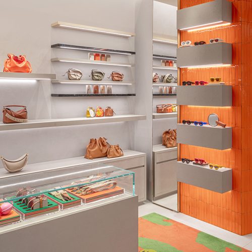 Die Sonnen-Farbe Orange hat eine tragende Rolle auf der Fläche.