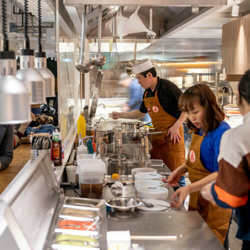 Die Restaurants im Manifesto Market Berlin wurden in einem mehrstufigen Verfahren über einige Monate hinweg ausgewählt. 