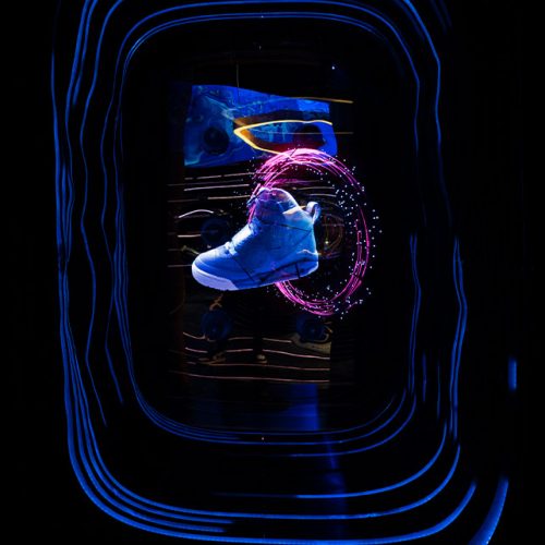 Höhepunkt ist der „Experience Room“ für die Präsentation von Artikeln mit 3D-Hologramm-Technik.