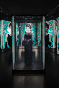 Eine Hommage an Audrey Hepburn, die die Hauptfigur Holly Golightly in