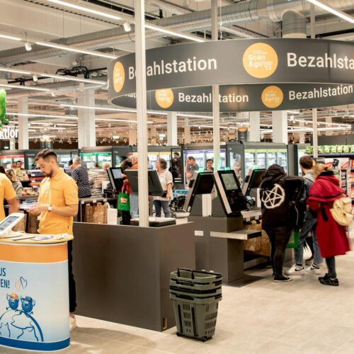 Sprunghaft steigende Preise bei Baumaterialien und zugleich mehr Sensibilität für Umweltschutz und Ressourcenschonung haben im Handel kreative Prozesse beim Ladenbau in Gang gesetzt