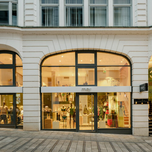 Gut einsehbar von außen: der Store an der Poststraße an der Hamburger Binnenalster