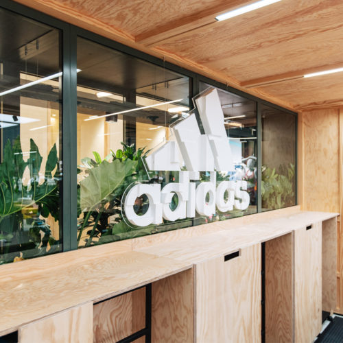 Adidas Berlin: Pflanzen als Ausdruck für Nachhaltigkeit