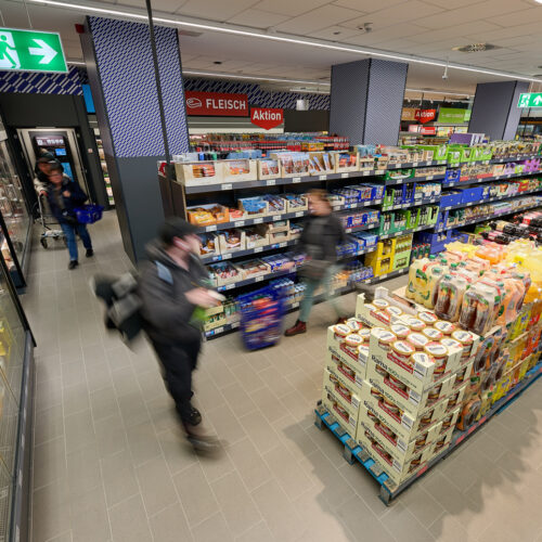 Das Aldi-Standardsortiment von rund 1.860 Artikeln wird in der Bahnhofsfiliale auf die Bedarfe von Reisenden reduziert