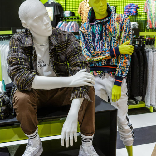 Zeitgemäß wirken auch die Mannequins.