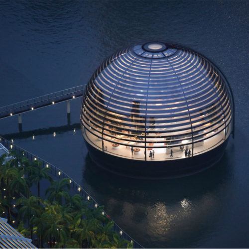Der Apple Store Marina Bay Sands ist vollständig von Wasser umgeben und bietet einen Unterwasser-Sitzungssaal.