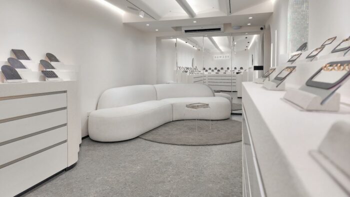 Weiß, wohin das Auge reicht: Aremar Showroom in Lima