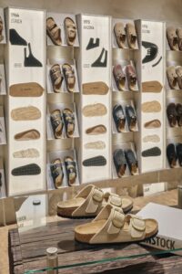 Dekonstruierte Aussteller der Modelle Arizona, Boston und Zürich sollen den Produktaufbau der Klassiker sichtbar machen.