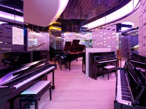Das gezeigte Sortiment reicht vom Konzertflügel über Klaviere bis hin zum Digitalpiano.