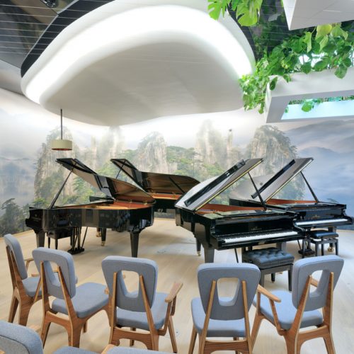 Der Showroom kann durch seine flexiblen Einrichtungselemente zum Konzertraum umfunktioniert werden.