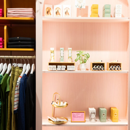 Viele Präsentationselemente sind in der Farbe Rosenholz gehalten