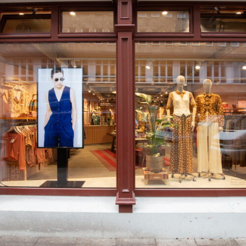 Jedes Blutsgeschwister-Flagship trägt einen lokal passenden Namen. Der Hamburger Store heißt Schiffermann’s Friends