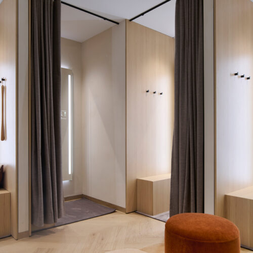 Helle, geräumige Umkleiden