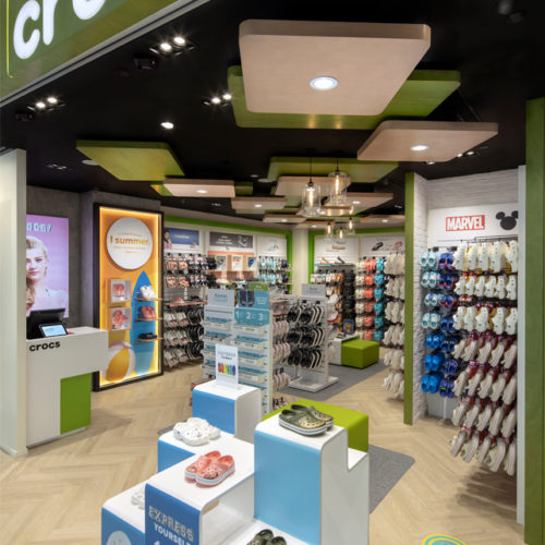 Das CI-Rot der Marke ist im Store-Design nicht zu finden.
