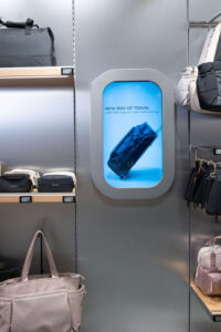 Digitales Display im Design eines Flugzeugfensters