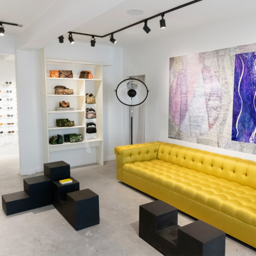 Knallgelbe Sitzgelegenheiten als Eyecatcher