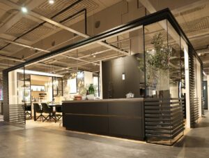 In über 1.000 Kojen und 140 Ausstellungsküchen präsentiert XXX Lutz Wohnbilder und Einrichtungslösungen.