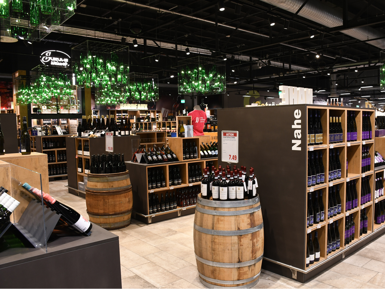 Edeka Scheck MegaWeinabteilung im Vinothekdesign