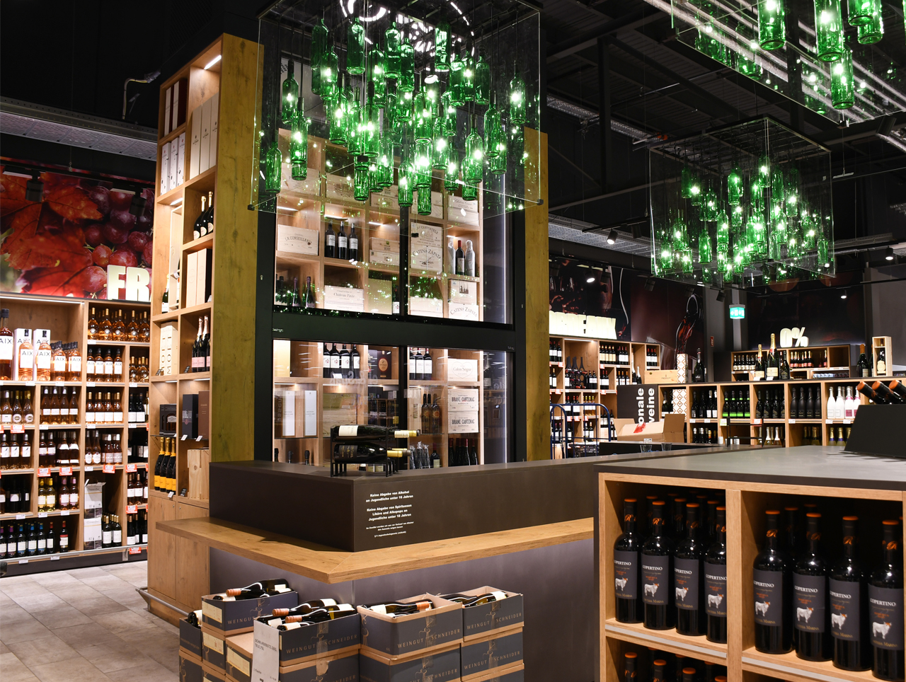 Edeka Scheck MegaWeinabteilung im Vinothekdesign