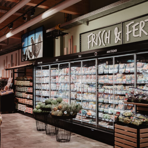 Das Frisch-&-Fertig-
Convenience-Kühlregal bietet To-go-Produkte für unterwegs und zwischendurch