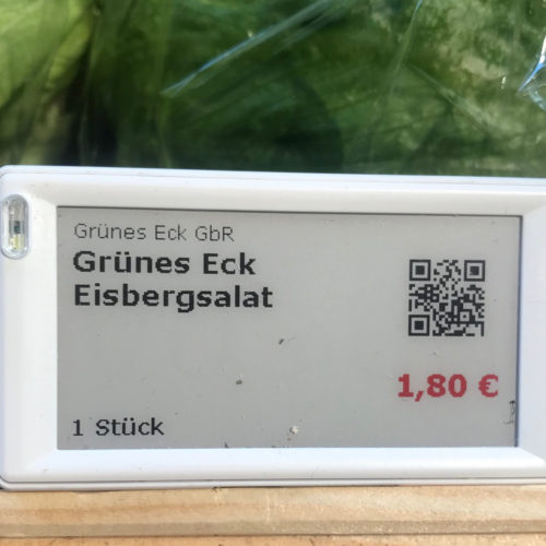 Bestellt der Kunde via „Emmas Enkel“-Smartphone-App, scannt er die QR-Codes bei den frischen Waren.