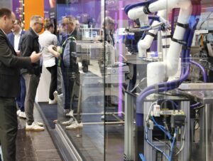 Mit der Sandwich-Station von Bizerba müssen Brote nicht mehr von Hand belegt werden.