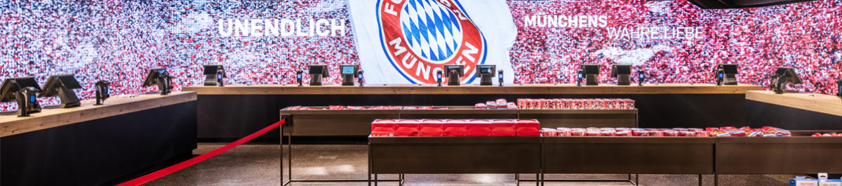 In der Kassenzone tauchen FC Bayern-Fans in die Vereinswelt ein.