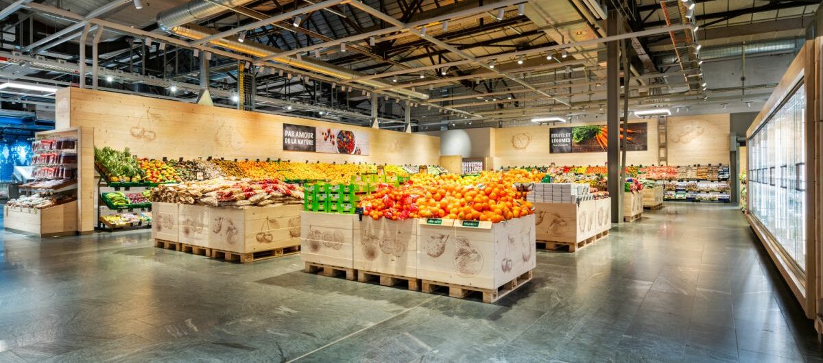 Im neuen Megastore präsentiert Coop auf 5.000 qm eine breite Auswahl an Food- und Non-Food-Produkten in gemütlicher Bahnhofsatmosphäre.