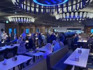 Das Hofbräuhaus ist Ankermieter der Markthalle und betreibt im hinteren Bereich ein großes Wirtshaus mit bayrischem Kulturprogramm.