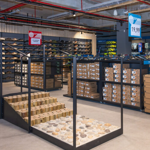 Erlebniszonen im Store ermöglichen es Kund:innen, Produkte direkt vor Ort auszuprobieren.