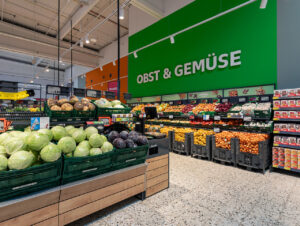 Unmittelbar nach dem Eingang liegt die Obst- und Gemüseabteilung