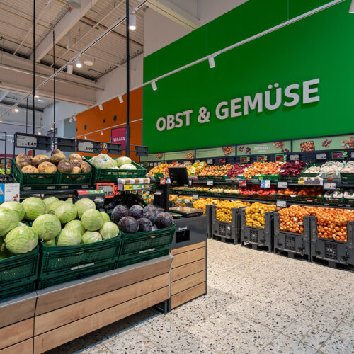 Unmittelbar nach dem Eingang liegt die Obst- und Gemüseabteilung