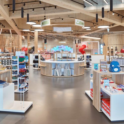 Auf 1.200 qm finden neben den vier Marken von Legero auch Shop-in-Shops weiterer Marken Platz.