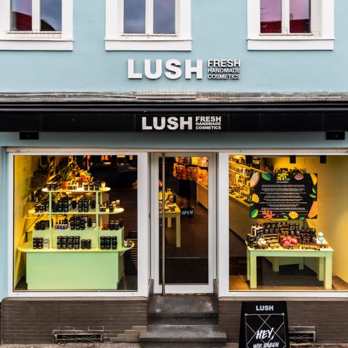 Die umgestaltete Lush-Filiale in einem der typischen Sankt-Johanner-Markt-Altbauten.