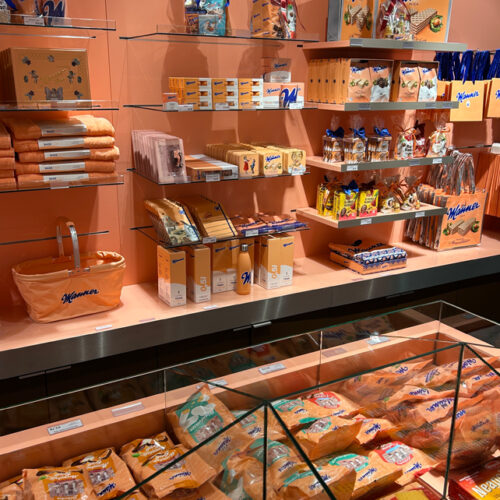 Produktvielfalt von klassischen Waffeln bis zu festlichen Geschenkverpackungen