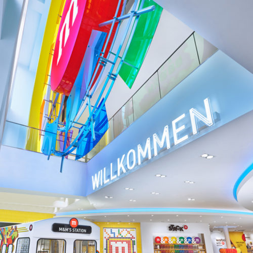 Eyecatcher ist der Eingangsbereich des M&M Flagship Stores...