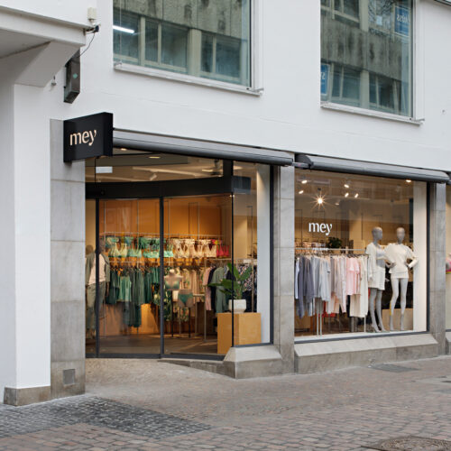 Der Freiburger Mey-Store liegt in der Kaiser-Joseph-Straße nahe dem Münsterplatz